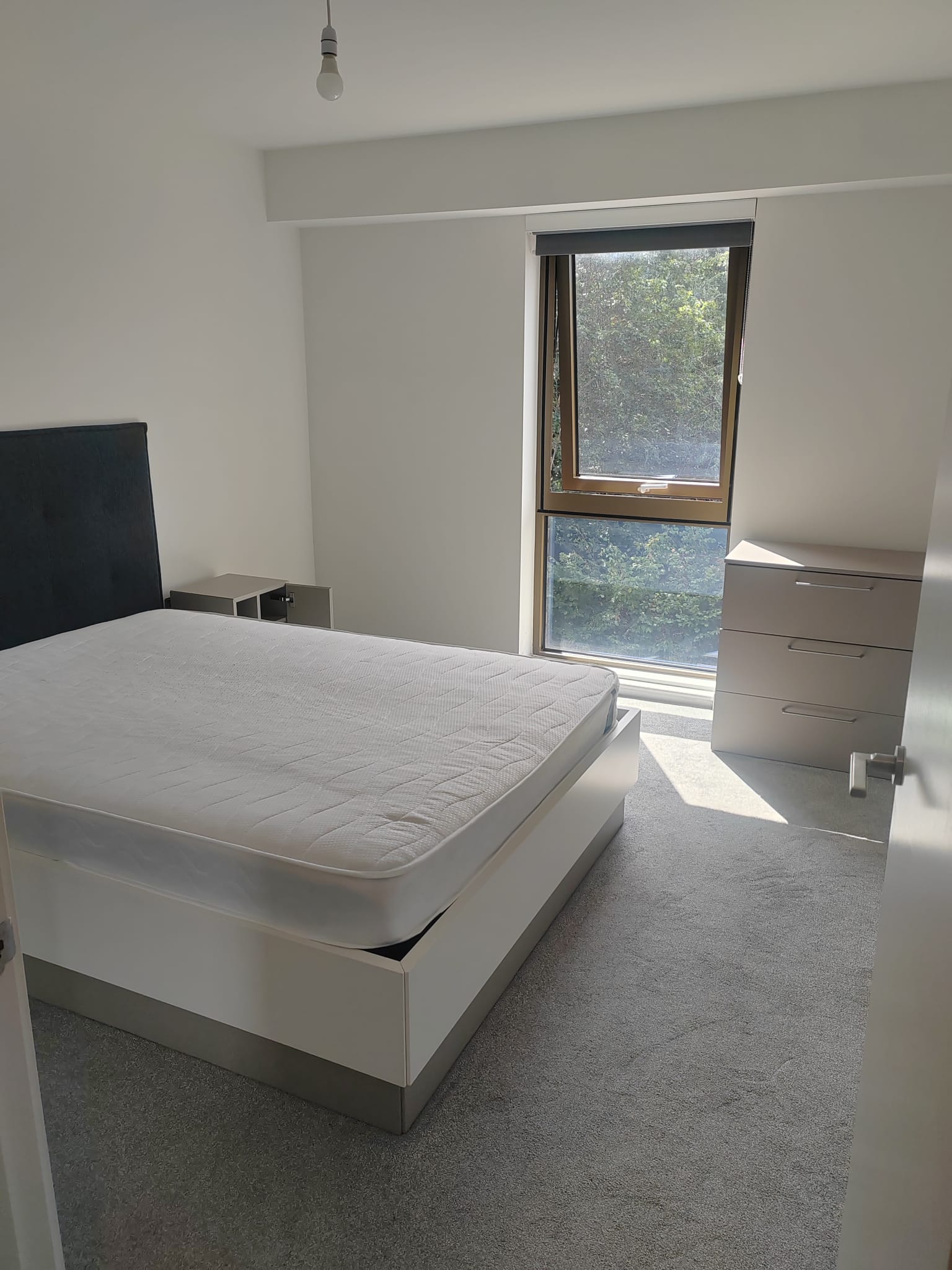 Bedroom with carpets vacuumed and surfaces cleaned after a move-out clean